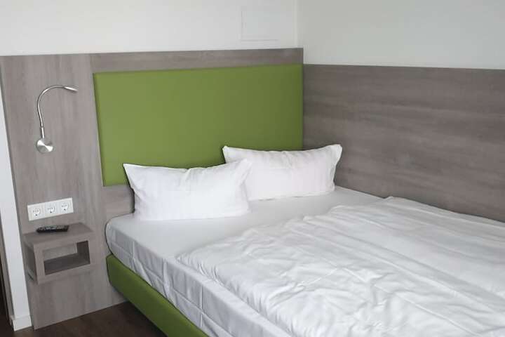 Room 13 of 39
