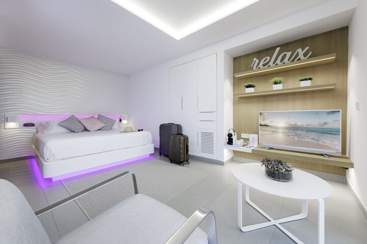 Room 15 of 167