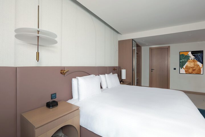 Room 10 of 83