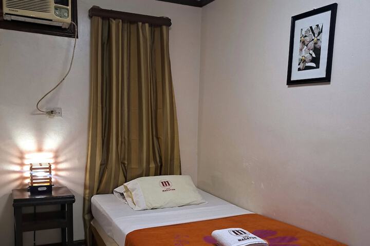 Room 6 of 10