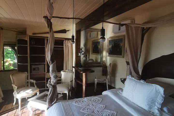 Room 8 of 404