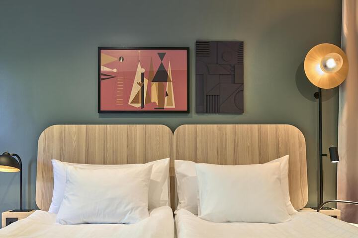 Room 34 of 61