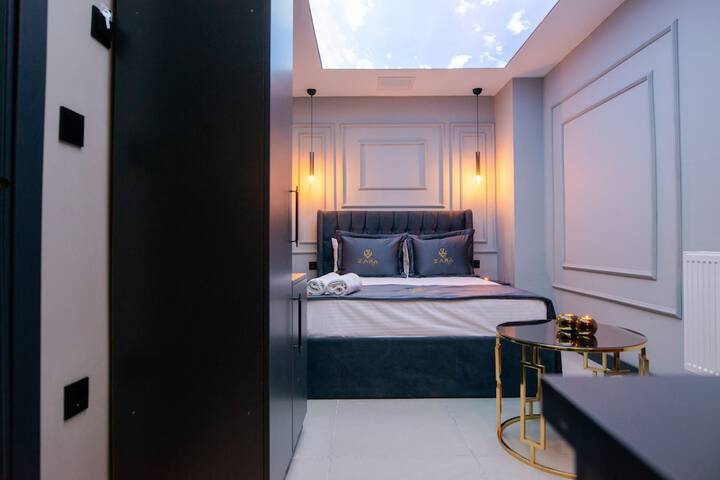 Room 8 of 28