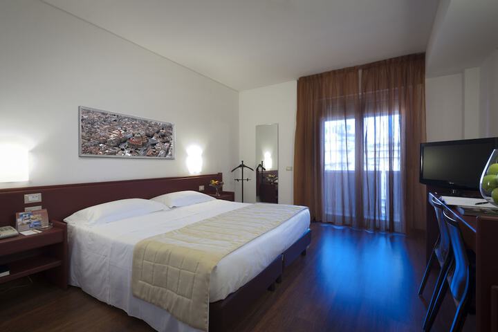 Room 15 of 80