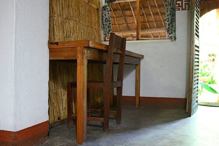Room 9 of 80