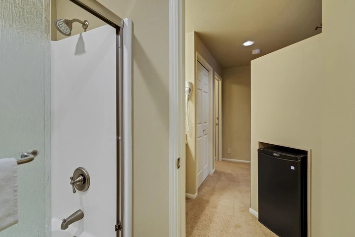 Room 8 of 14