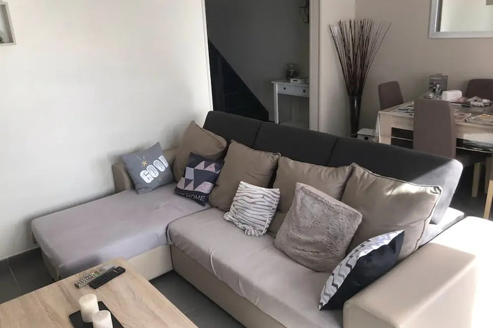 Room 4 of 11