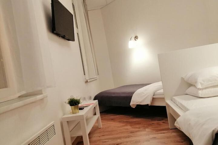 Room 25 of 46