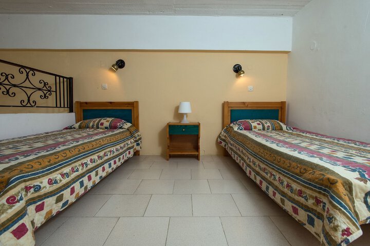Room 17 of 40