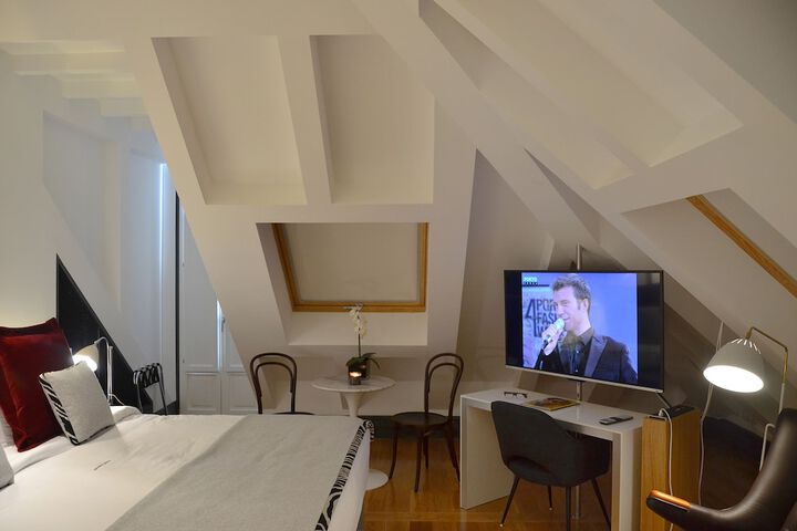 Room 42 of 143