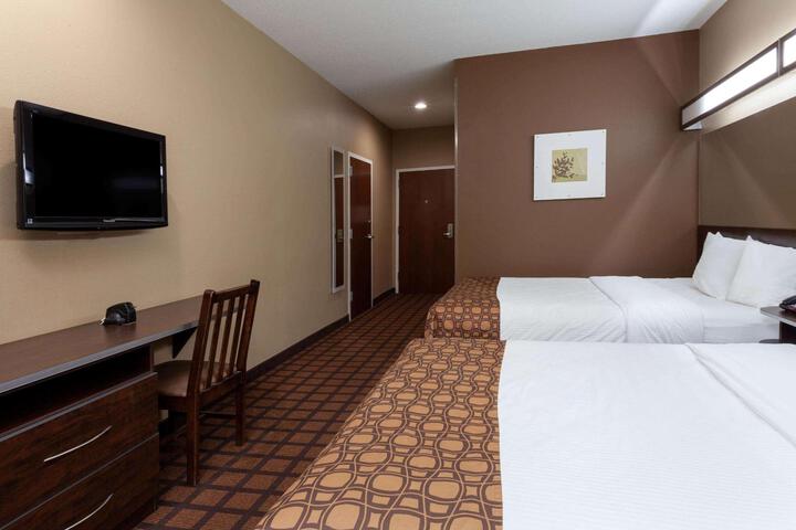 1 Queen Bed Accessible Room (8 of 19)