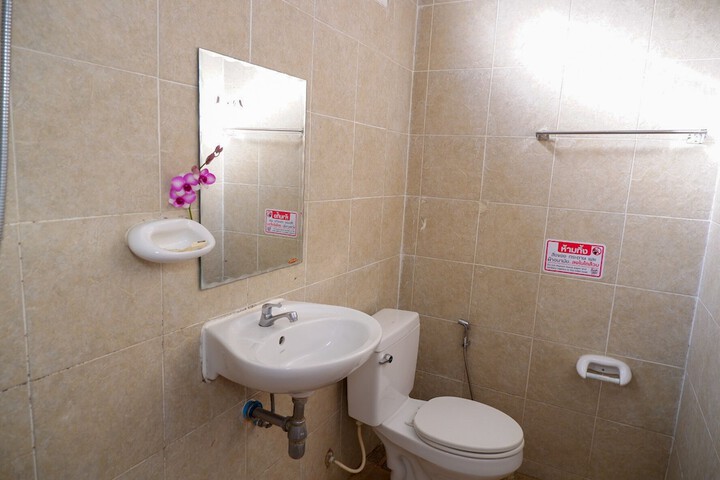 Room 30 of 46