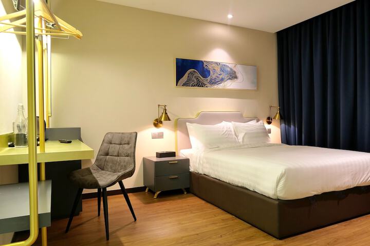 Room 25 of 36