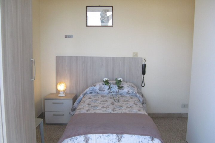 Room 19 of 136
