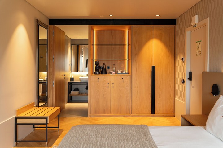 Room 17 of 58