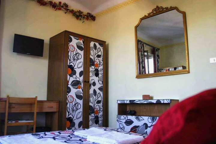 Room 9 of 39
