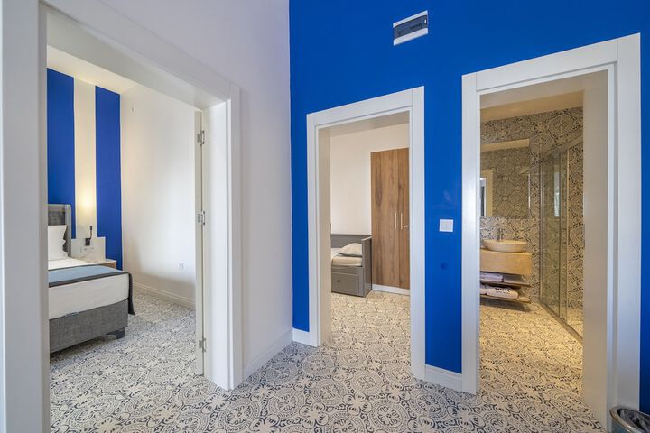 Room 6 of 68