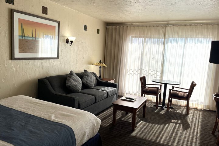 Room 28 of 107