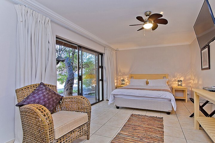 Room 2 of 38
