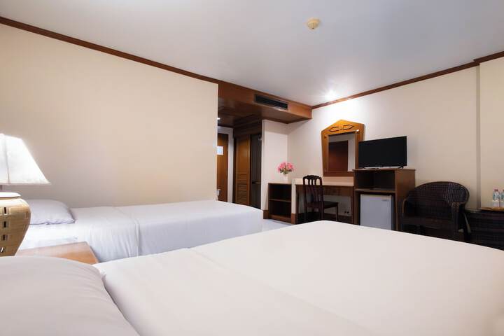 Room 6 of 33