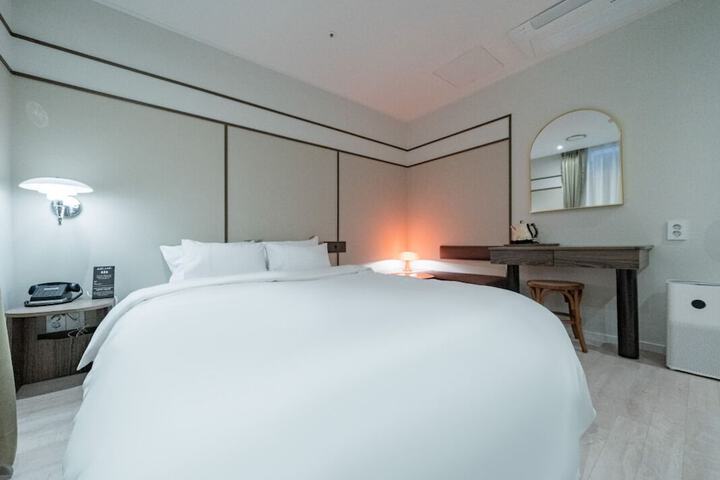 Room 3 of 6