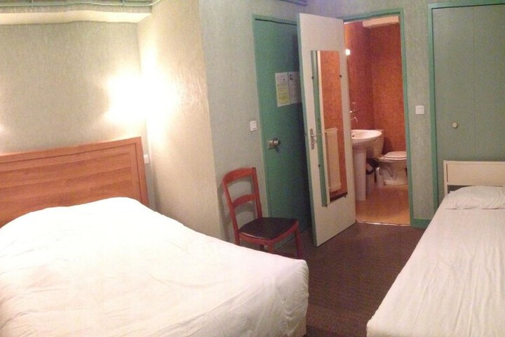 Room 14 of 40