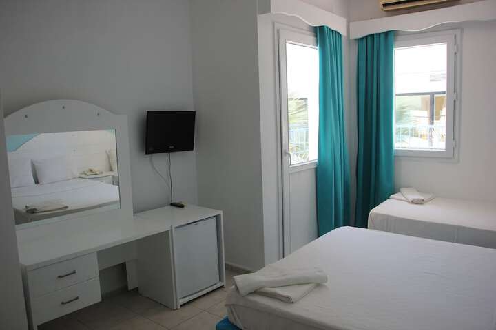 Room 8 of 38