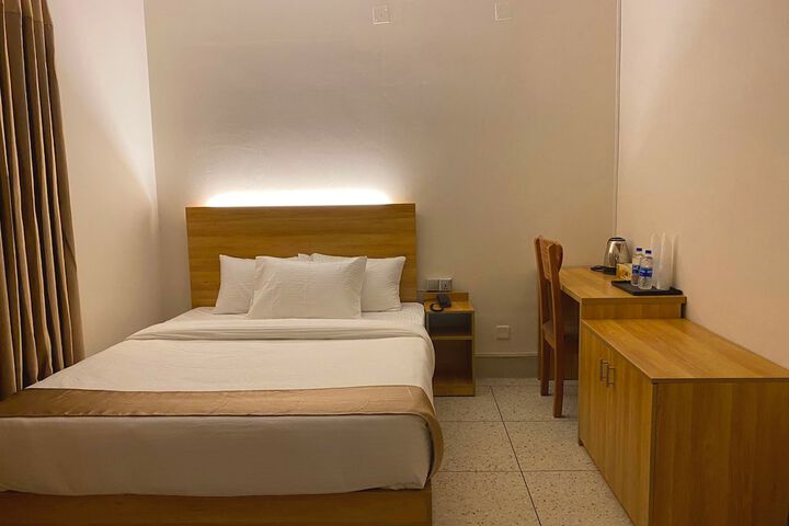 Room 9 of 15