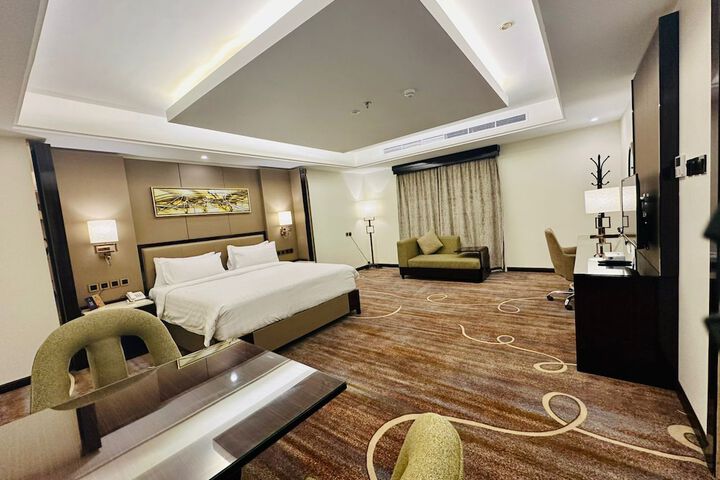 Room 32 of 83