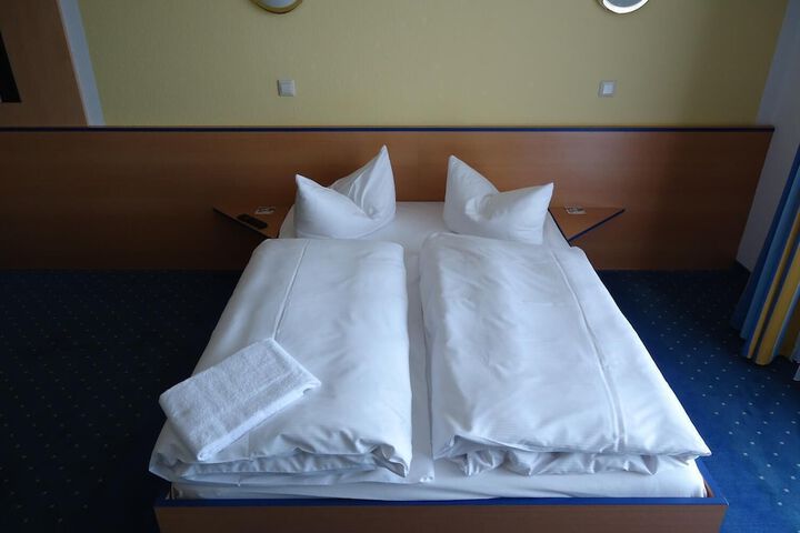 Room 16 of 34