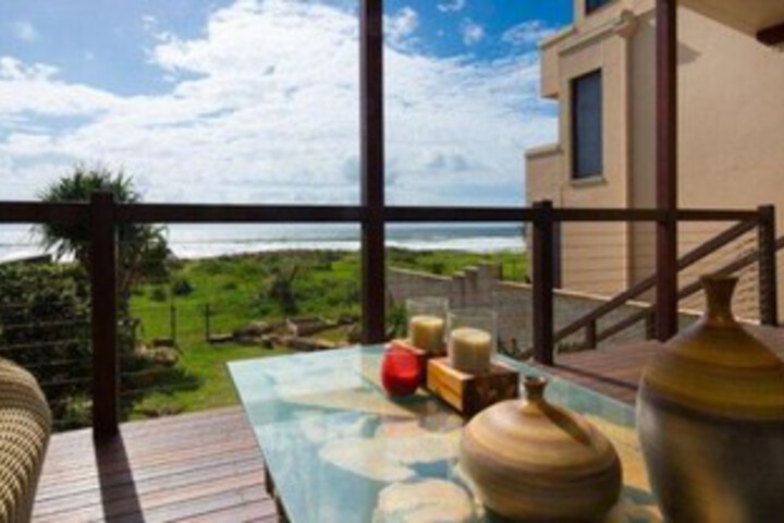 TRUE BEACHFRONT BEACH HOUSE