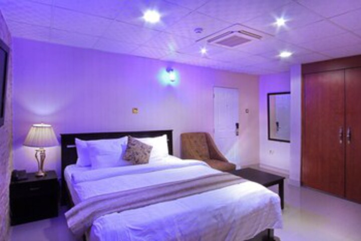 Room 34 of 47