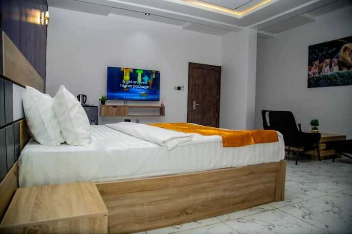 Room 10 of 35
