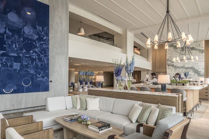 Lobby lounge