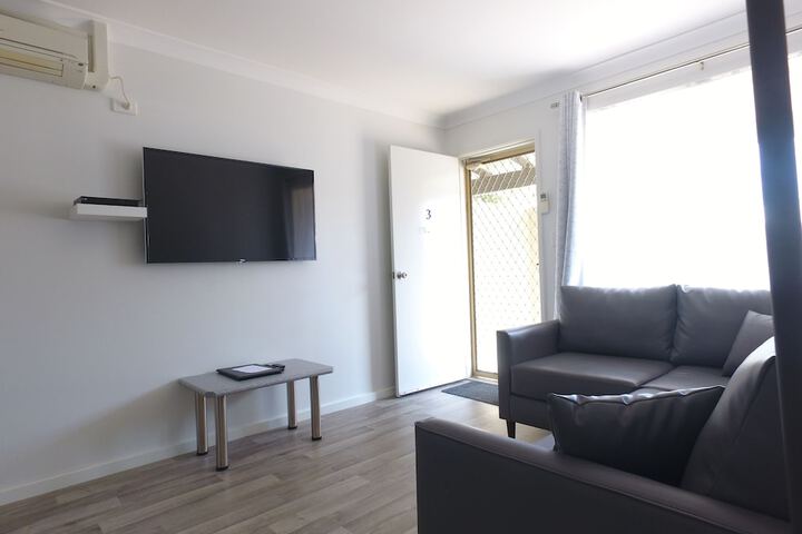 Room 4 of 89