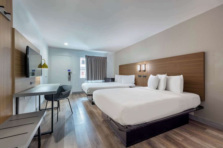 2 Queen Beds (7 of 13)