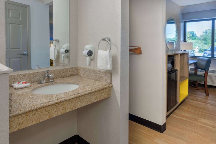 1 Double Bed Mobility Accessible Roll in Shower (7 of 13)