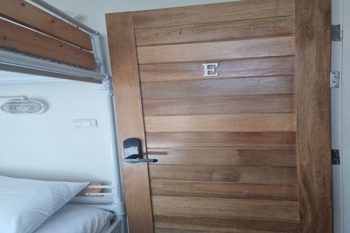 Room 11 of 32