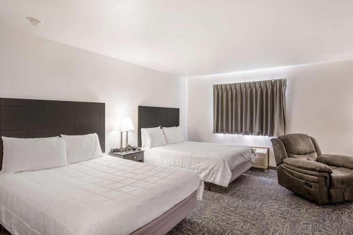 1 Queen Bed (9 of 23)