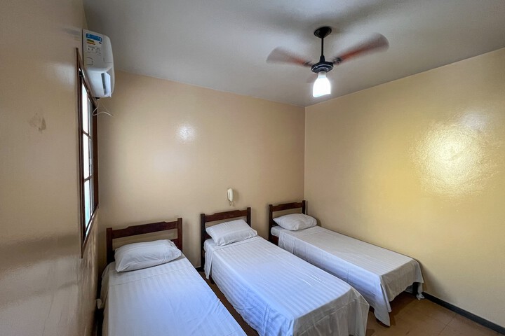 Room 9 of 32