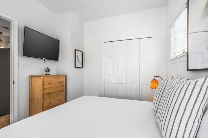 Room 6 of 17