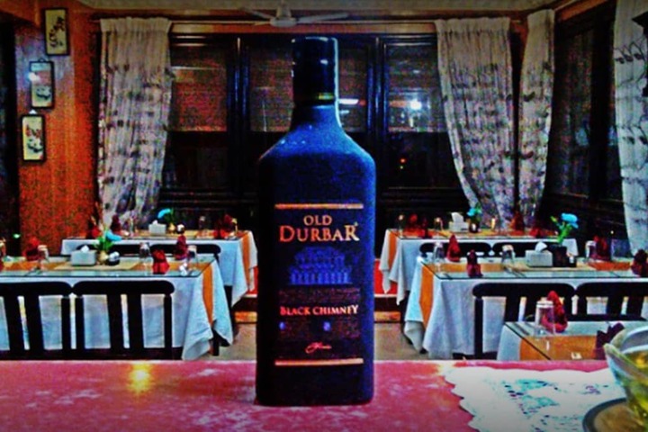 Dining 8 of 10
