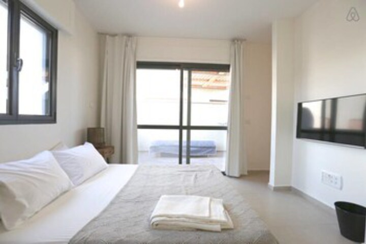 Room 11 of 21