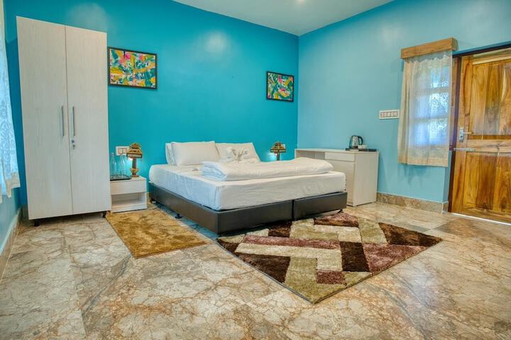 Room 2 of 7