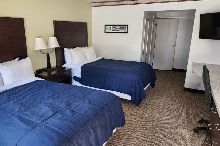 2 Double Beds (2 of 3)