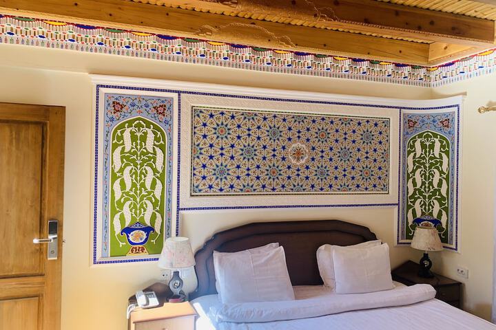 Room 12 of 68
