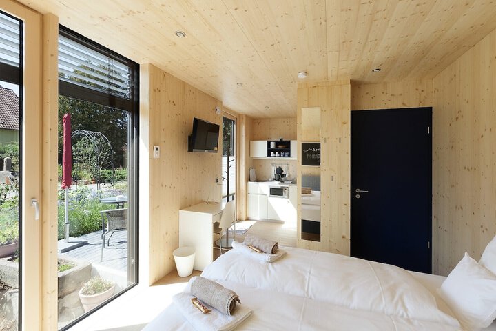 Room 3 of 65
