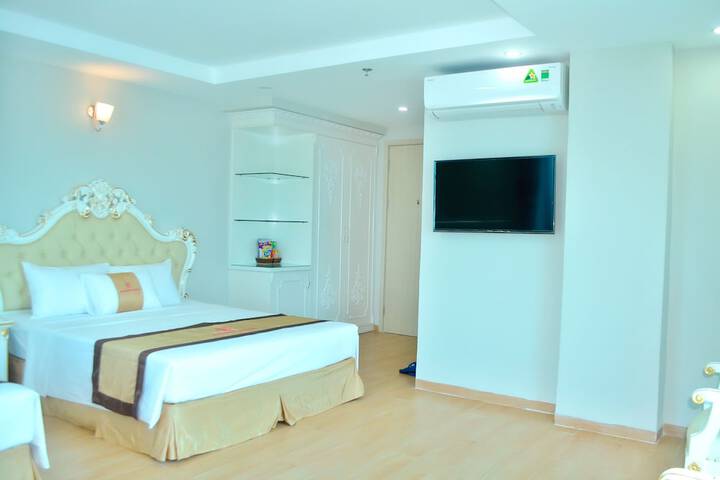 Room 13 of 37