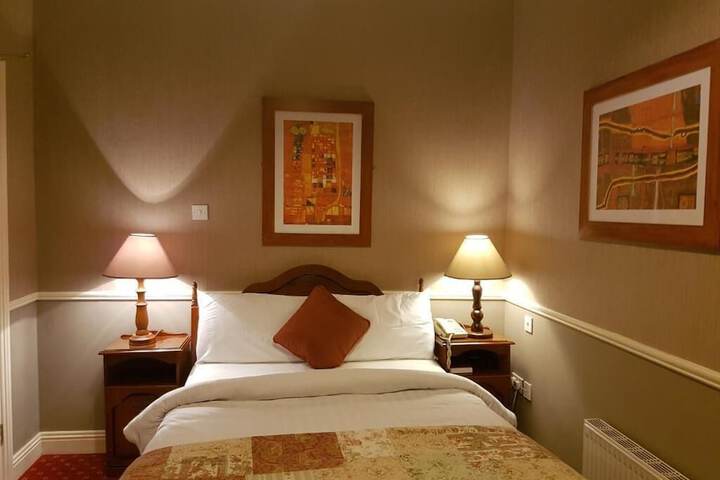 Room 10 of 27