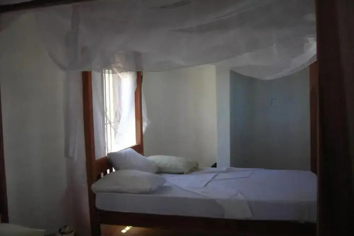 Room 2 of 8